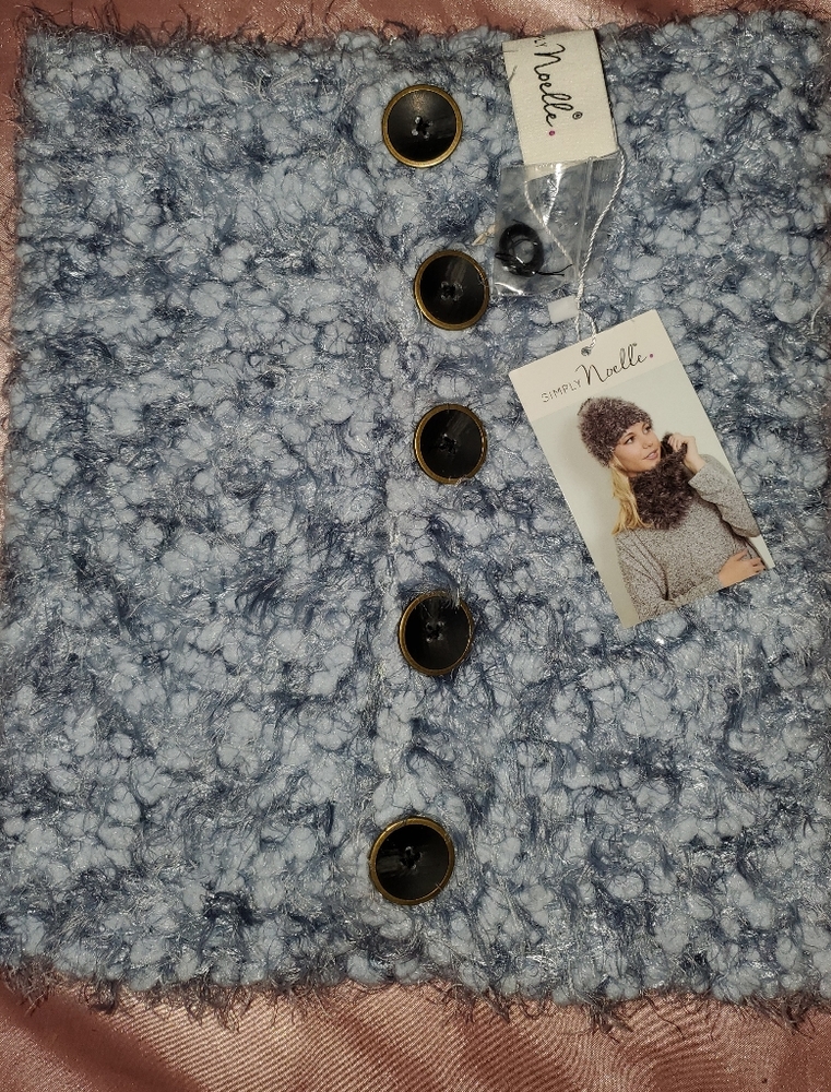 NWT SIMPLY NOELLE SCARF